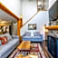 Ski In & 15 Minute Walk to the Lifts Hot Tub AC Pet Friendly