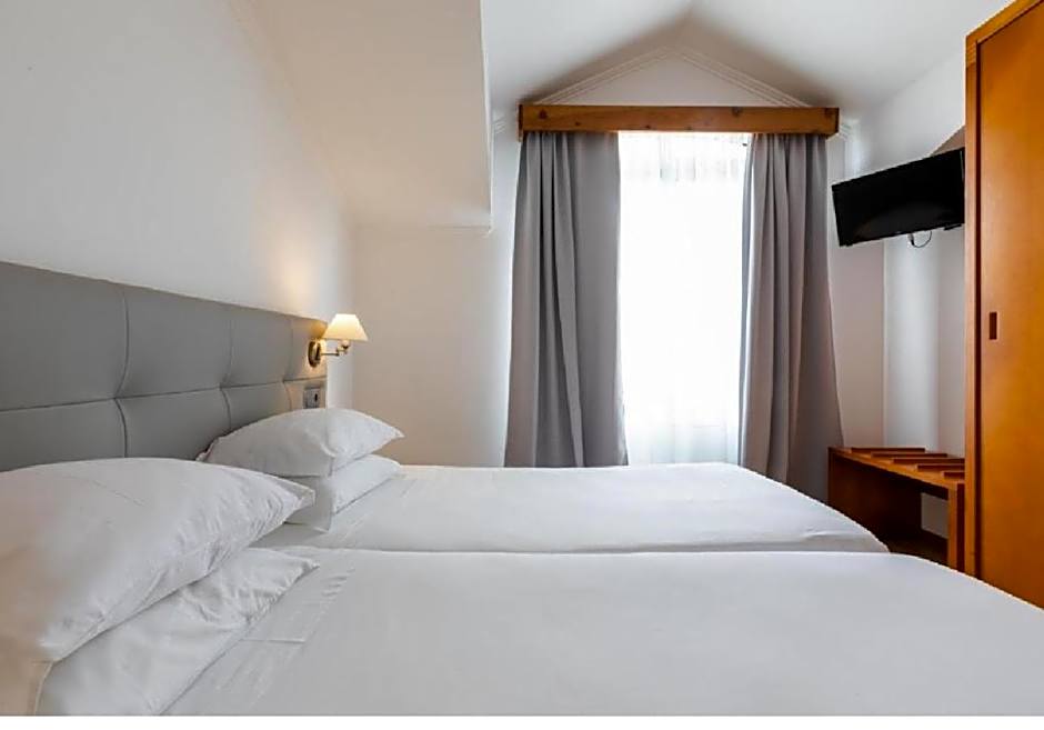 Photo 1 of 18 of 1 Double Bed or 2 Beds