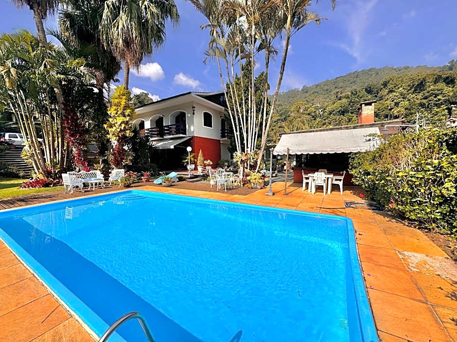 Casa com Piscina e Área Gourmet em Mury