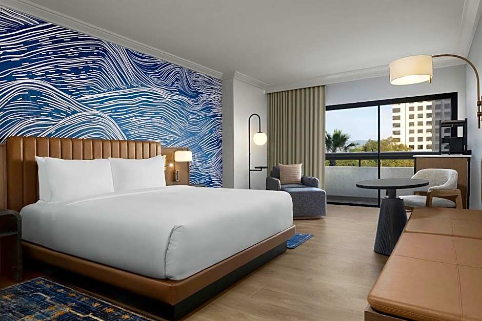 Photo 1 sur 1 de 1 King Bed, Pool View, Juliet Balcony