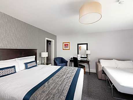 Family Room for 4 with 1 Double Bed and 1 Sofa Bed