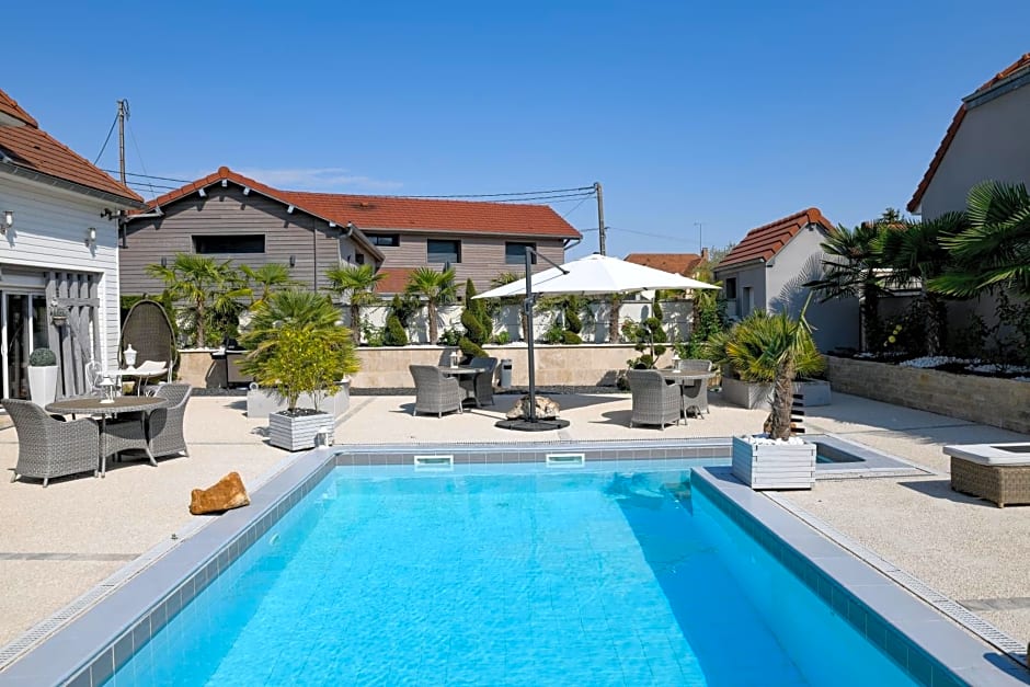 Gîte de la Villa de la Croix avec piscine et parking à 4 minutes de l'A26