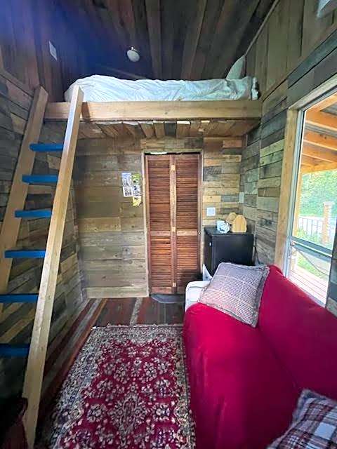 Gracies Grotto Cabin