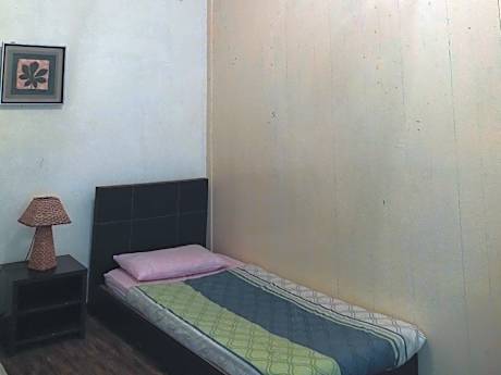 Standard Twin Room with Shared Bathroom