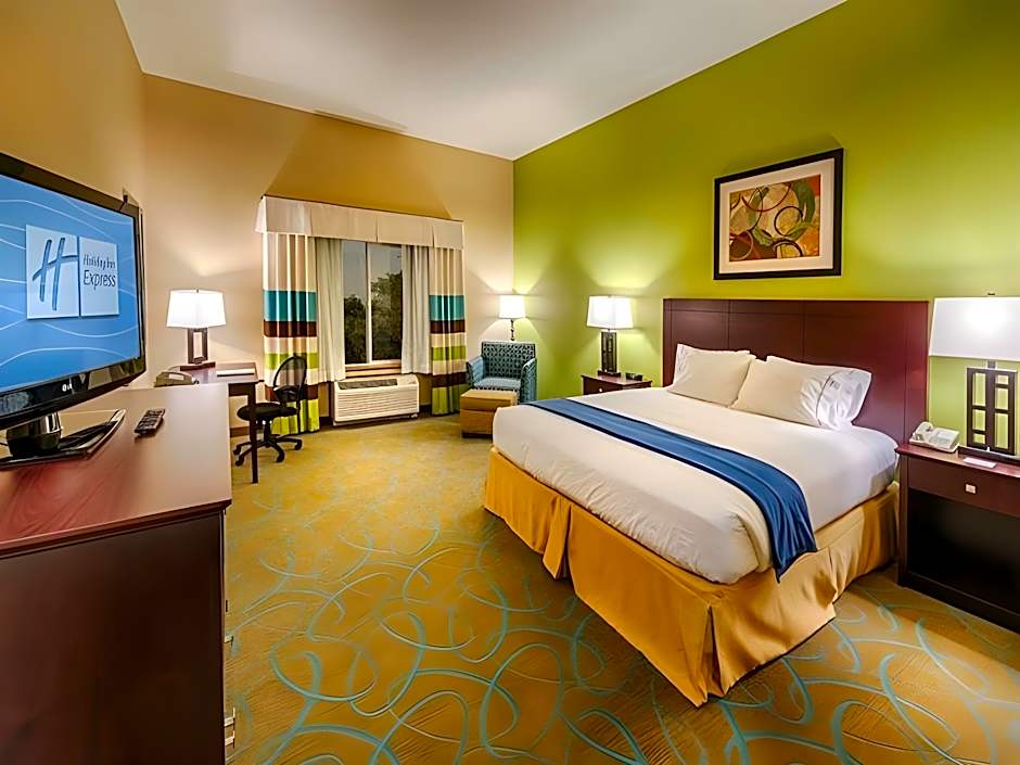 Holiday Inn Express & Suites / Red Bluff - South Redding Area By IHG
