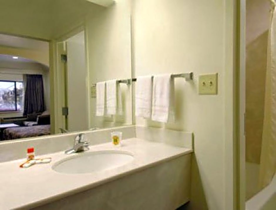 Super 8 by Wyndham Red Bluff
