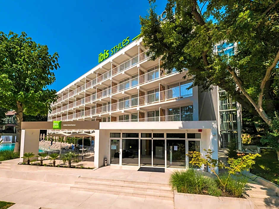 ibis Styles Golden Sands Roomer Hotel
