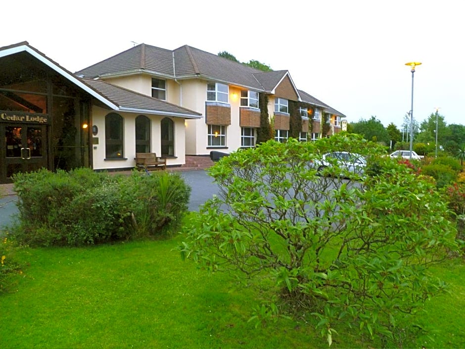 Cedar Lodge Hotel & Restaurant