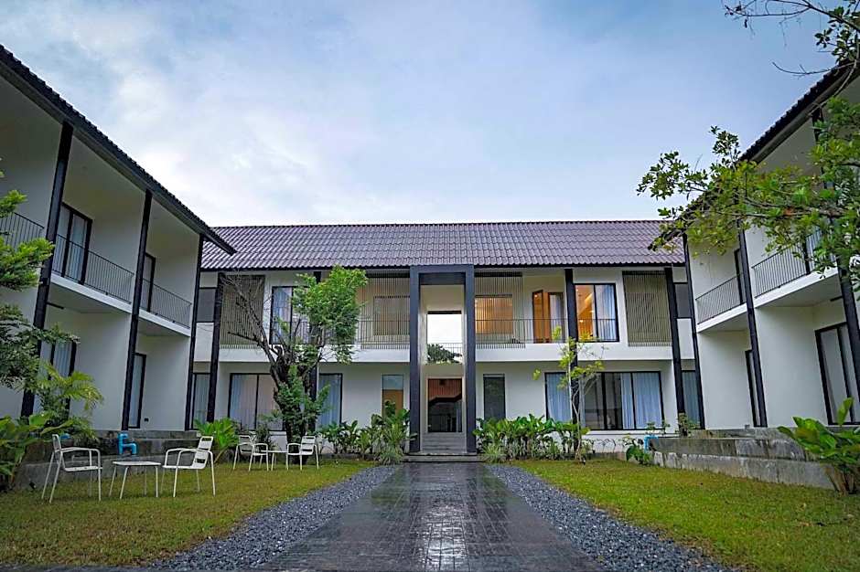 Shanti-Retreat Hotel