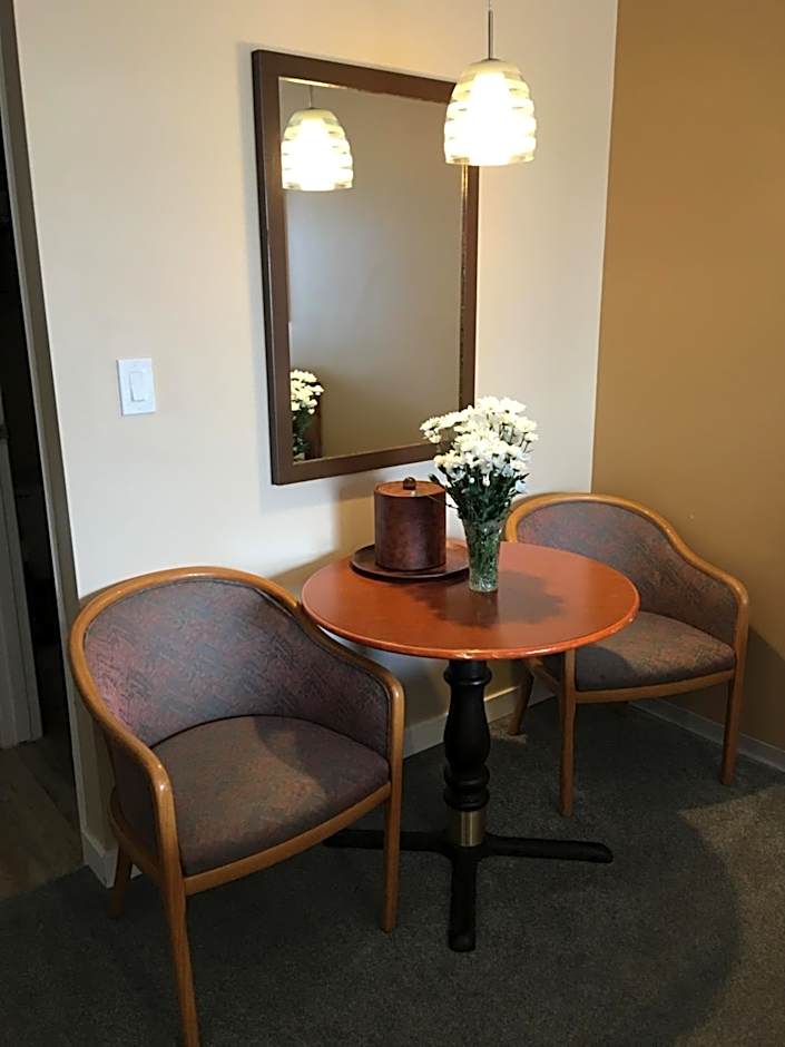 Thunderbird Motor Inn