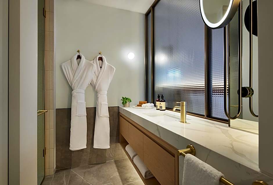 Lanson Place Parliament Gardens