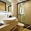 Guangzhou Longjin Hotel (Ximenkou Subway Station, Shangxiajiu Pedestrian Street)