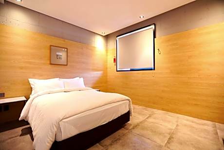 Standard Single (Non-View/Double size bed)