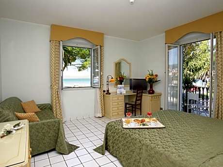 Deluxe Double Room with Sea View