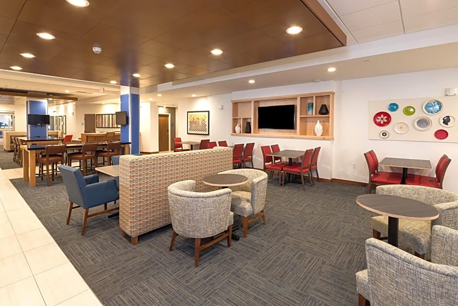 Holiday Inn Express Hotel & Suites Bay City By IHG
