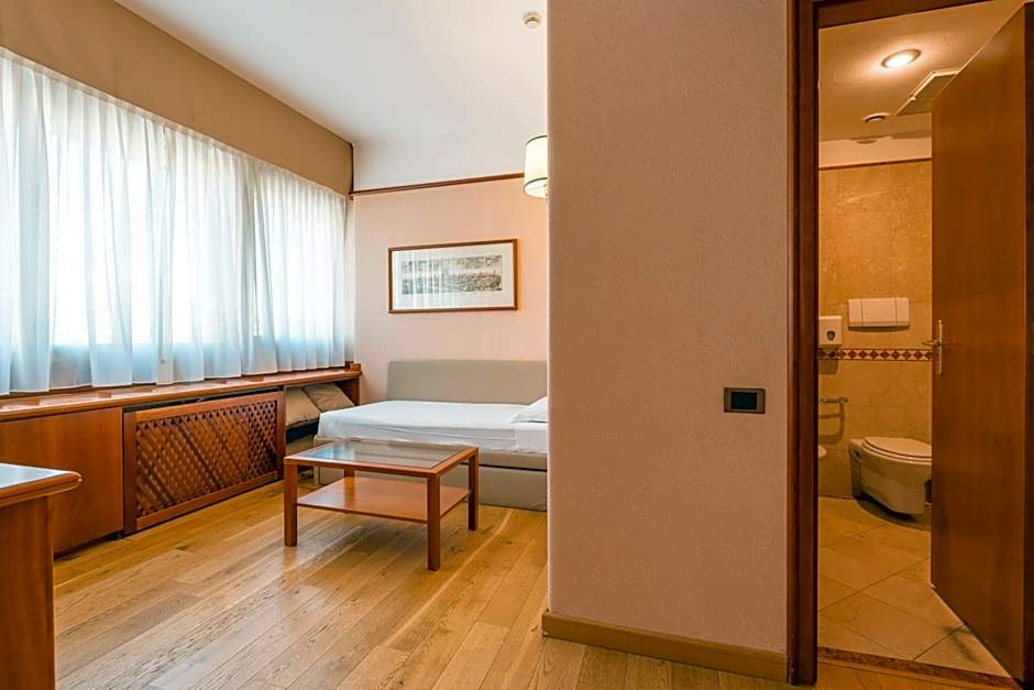 Crystal Hotel Varese