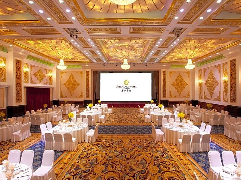 Zhongwei Green Lake Hotel Kunming