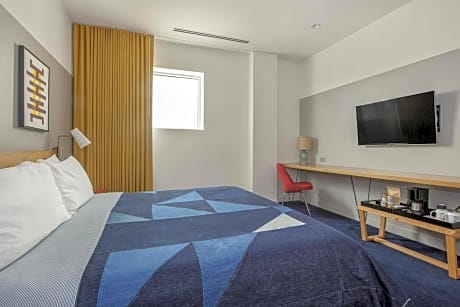 Deluxe King Room Obstructed