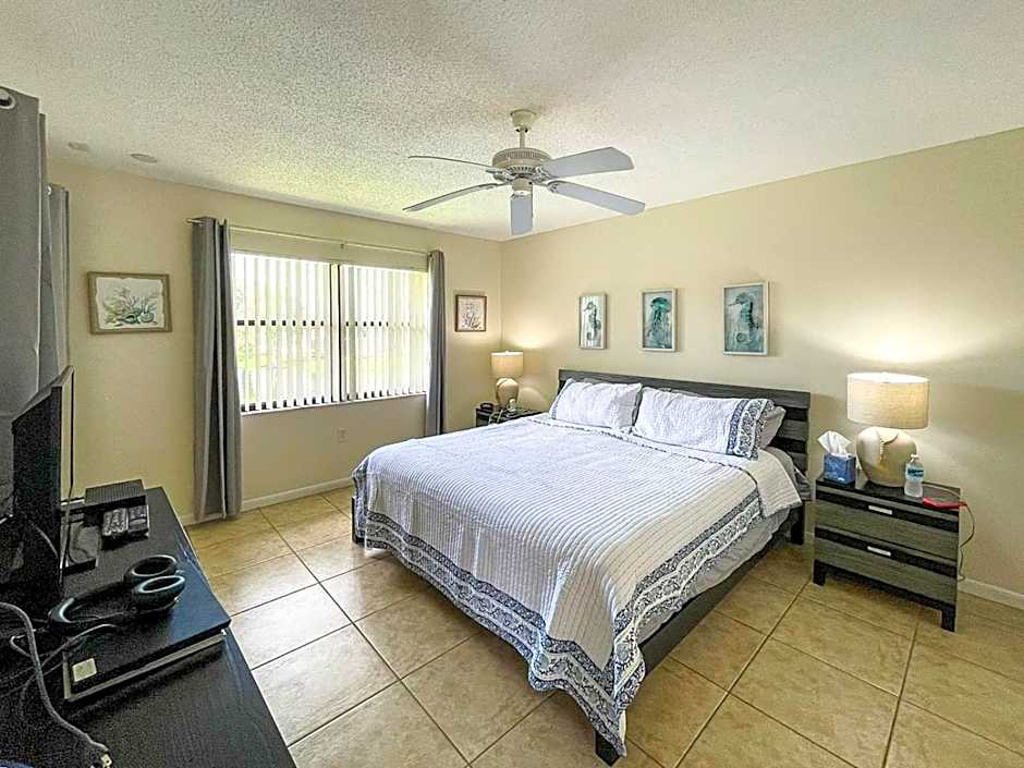 Spacious Shorewalk 2B-2B Condo near Anna Maria Island, Beaches & IMG Academy