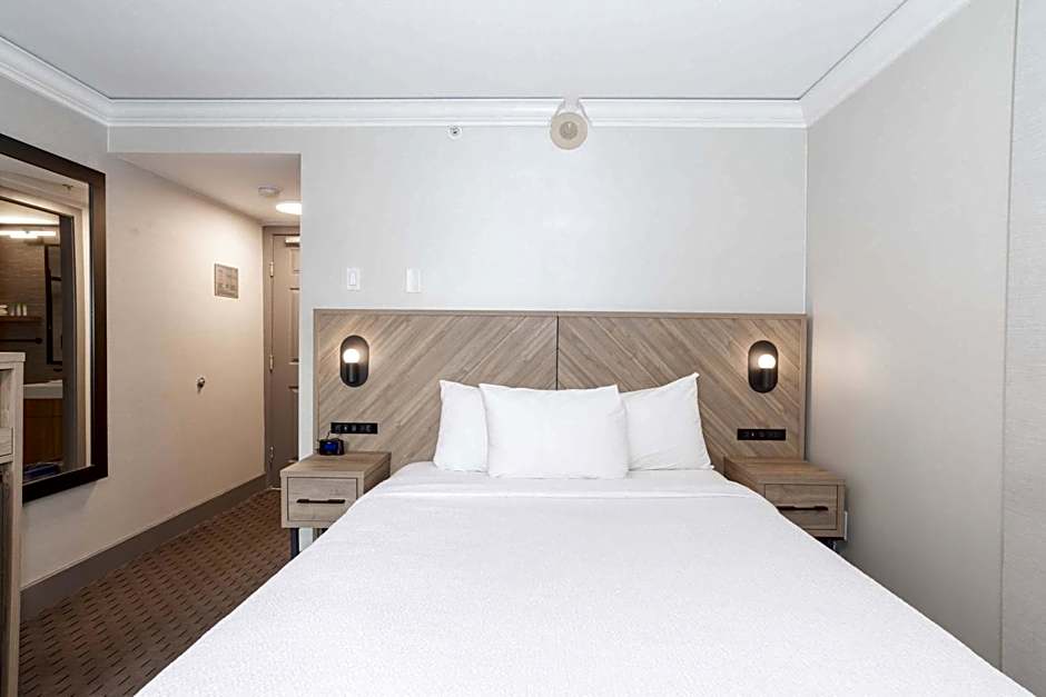 Sandman Signature Vancouver Downtown Hotel