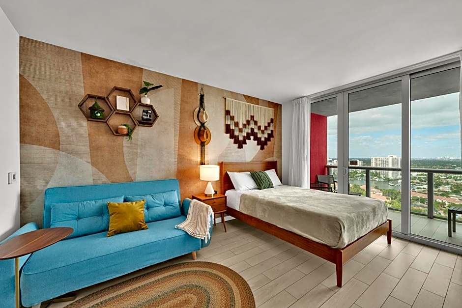 Water View Building With Pool - 5-Min Walk To The Beach - Cozy Studios