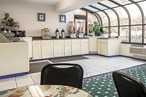 Quality Inn Airport-Near Uptown