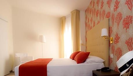 Double or Twin Room with Partial Sea View