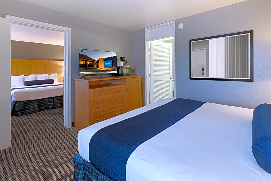 Travelodge by Wyndham Palm Springs