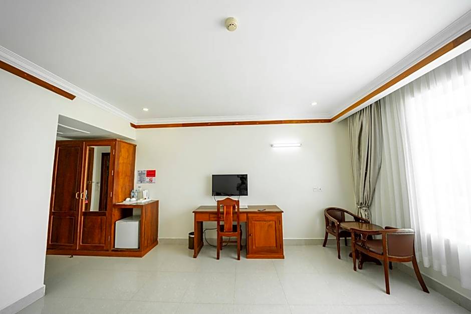 Pursat Riverside Hotel & Spa
