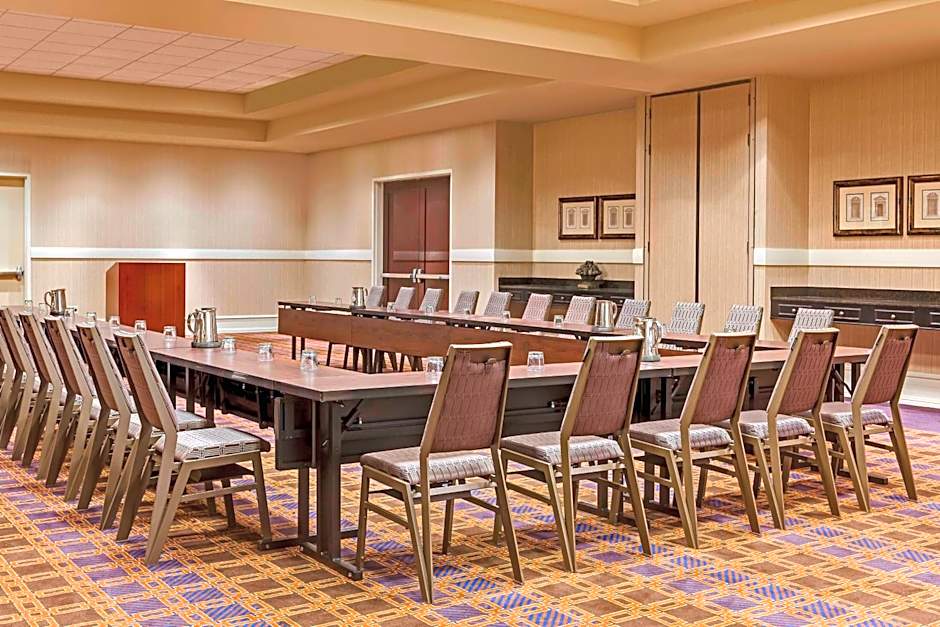 Sheraton Overland Park Hotel At The Convention Center