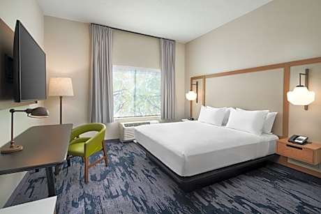 King Room with Roll-In Shower - Mobility Accessible