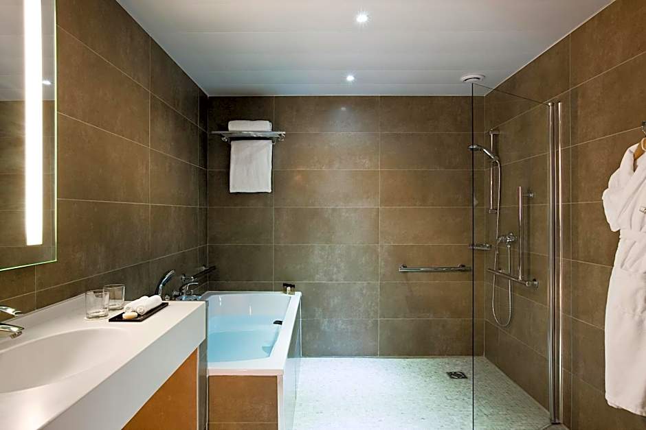 Chateau Jeanne & The Forest - Chateau de Montvillargenne