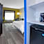Holiday Inn Express Hotel & Suites Woodhaven By IHG