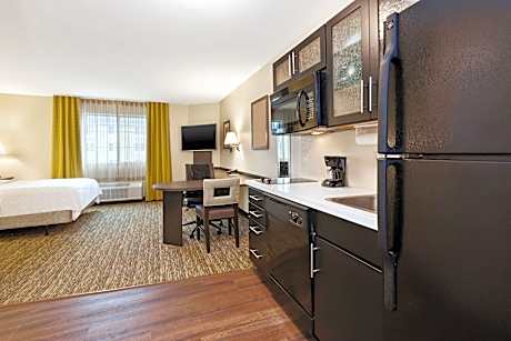Queen Studio Suite - Hearing Accessible/ Non-Smoking