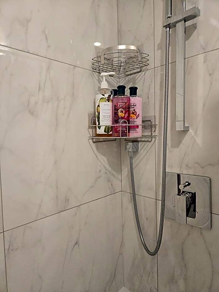 Stunning Open Layout Loft Apartment In Perfect Location