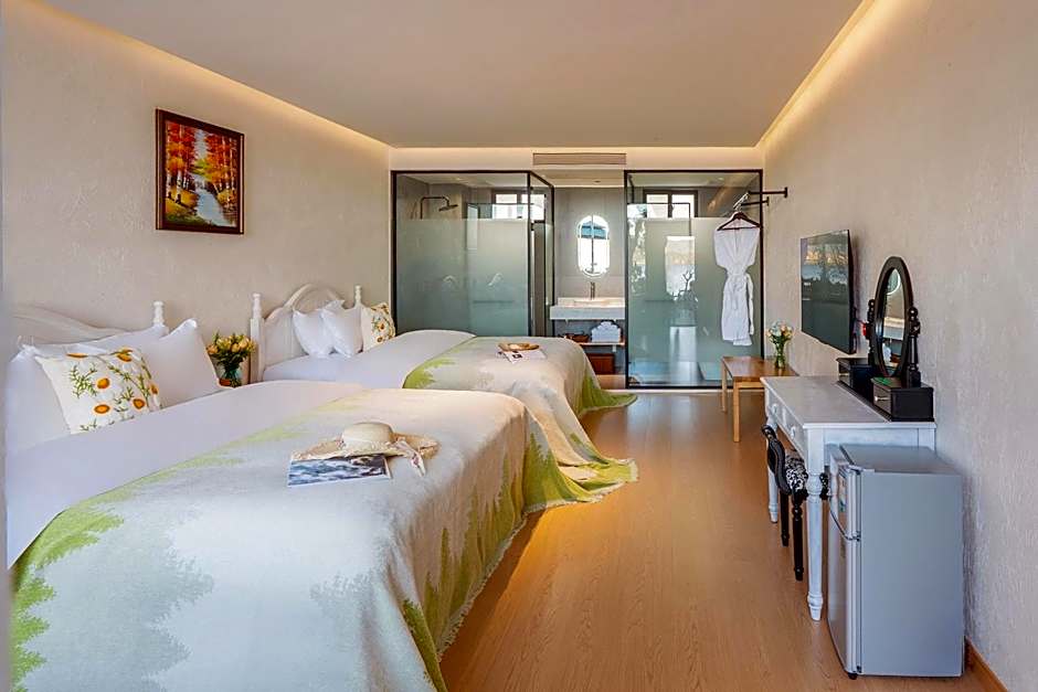 Photo 1 of 7 of Deluxe 2 Beds, Sea View