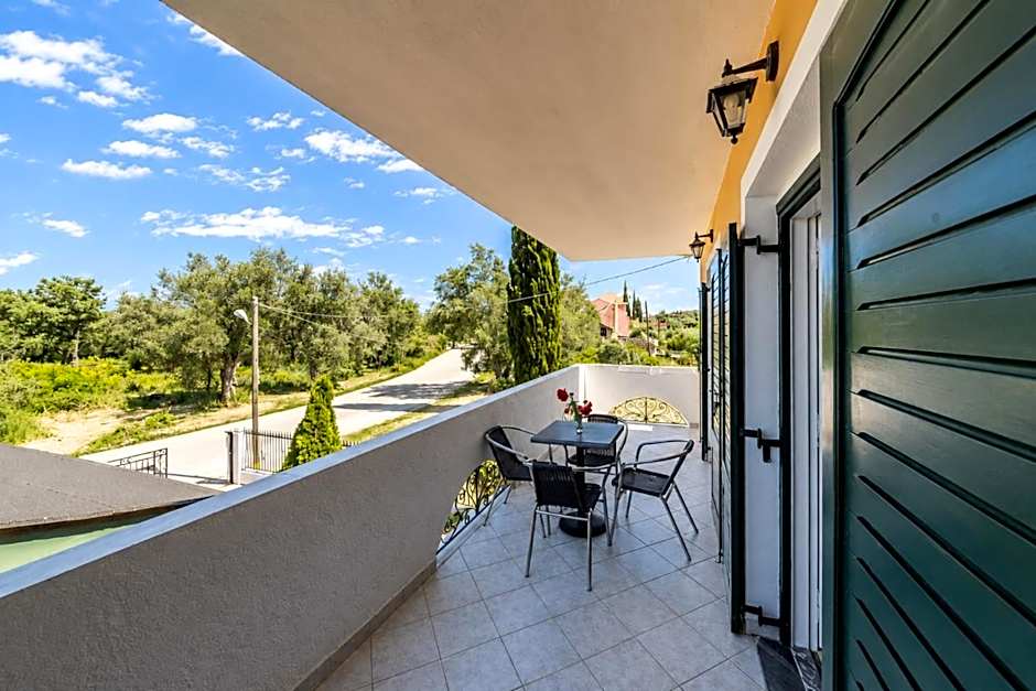 Nikos Villas - Poolside Getaways in Kavos, Corfu