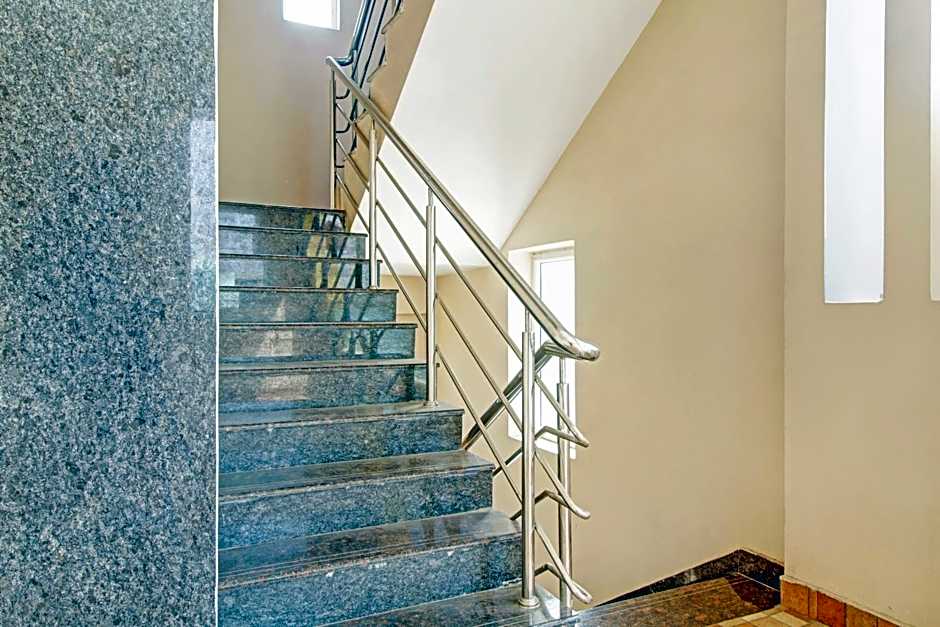 Shining Suites By OYO – Hyderabad, IA