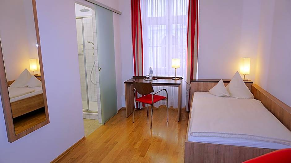 Foto 1 di 1 di Single Room with Private Bathroom