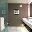 Ambassador Hotel Kansas City, Autograph Collection by Marriott