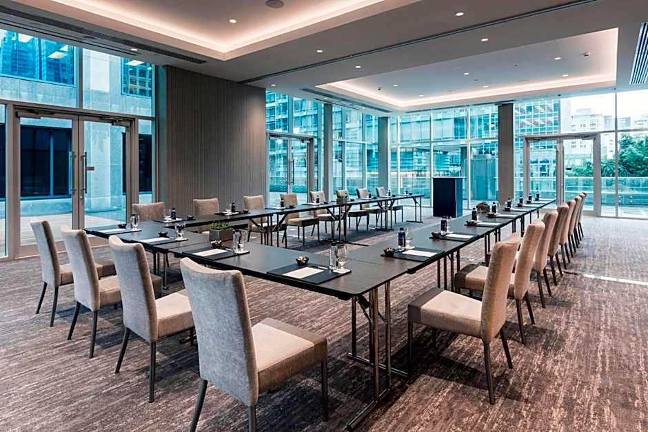 Paradox Hotel Vancouver 