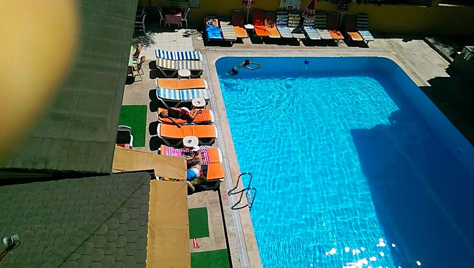 Club Sunset Apartments