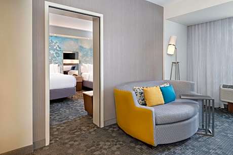 One-Bedroom Queen Suite with Two Queen Beds, Bathtub and Sofa Bed - Mobility Access/Hearing Accessible