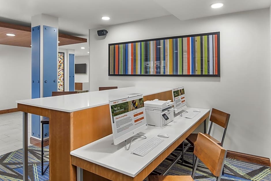 Holiday Inn Express & Suites - Hardeeville-Hilton Head by IHG