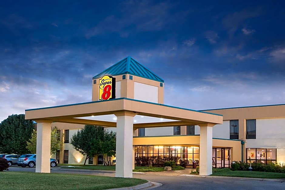 Super 8 by Wyndham Wichita South