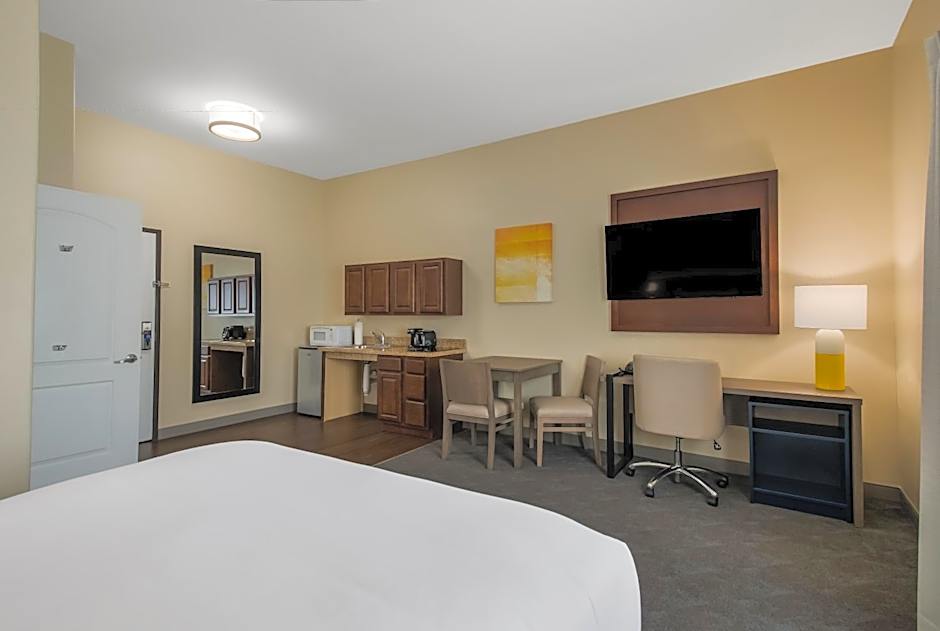 Photo 1 of 4 of Standard 1 Queen Bed, Mobility Accessible, Roll in Shower