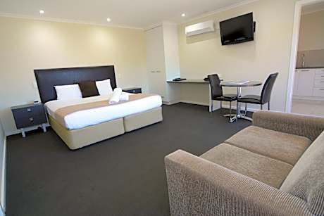 Deluxe King Room with Spa Bath