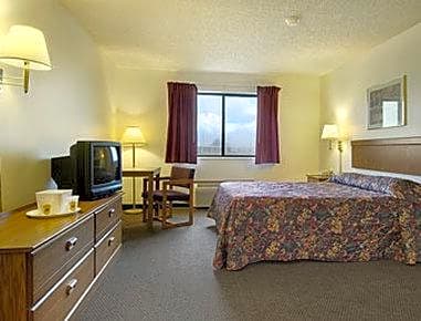 Super 8 by Wyndham Smithville Lake