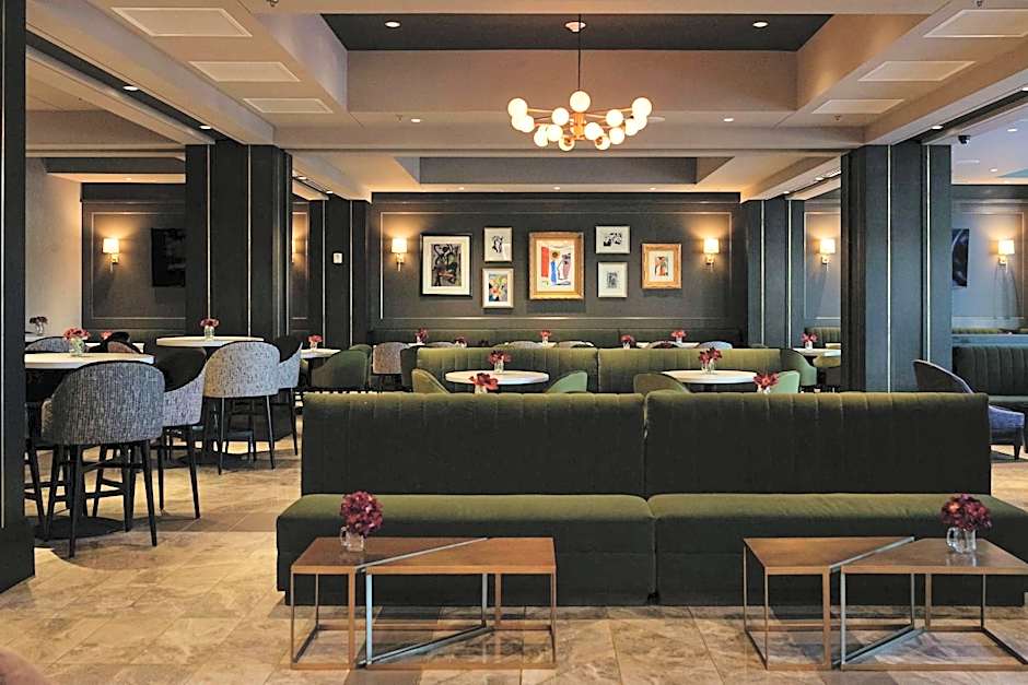 The Axis Moline Hotel, Tapestry Collection by Hilton