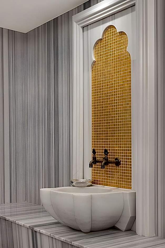 Gleam Collection Hotel